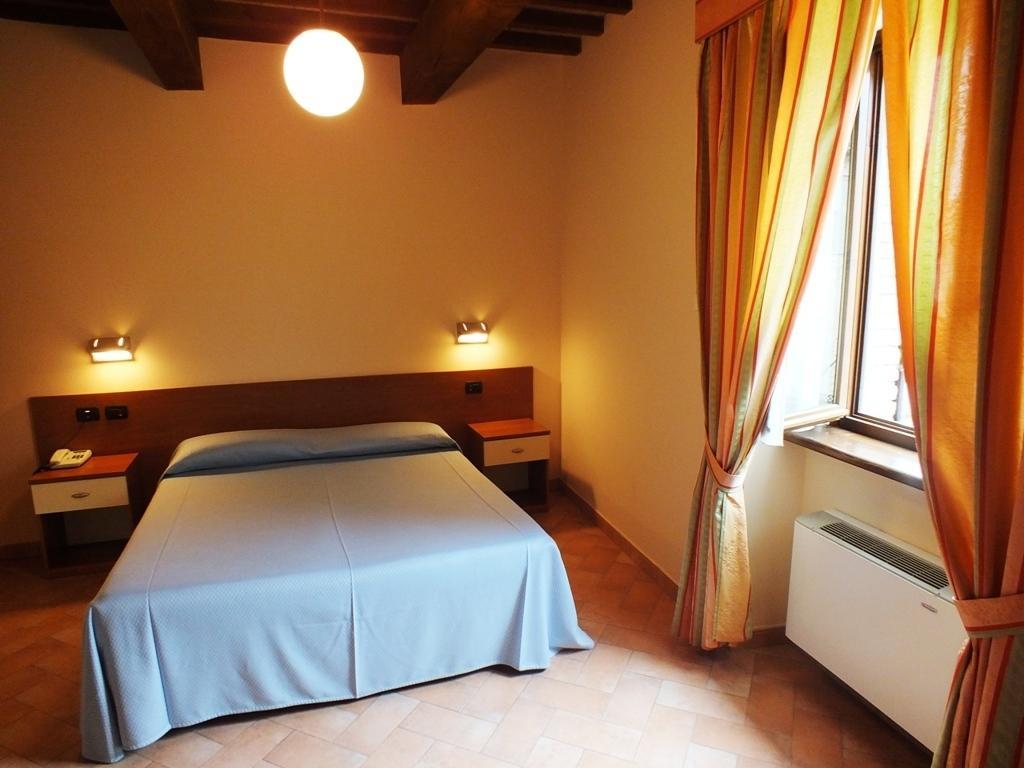 SantʼAngelo in Vado Hotel Santa Chiara חדר תמונה