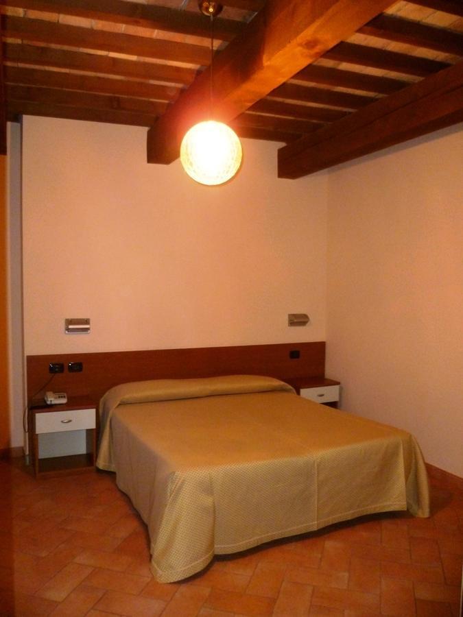 SantʼAngelo in Vado Hotel Santa Chiara חדר תמונה